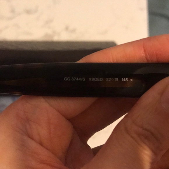 Authentic Gucci tortoise shell Sunglasses - Picture 6 of 9